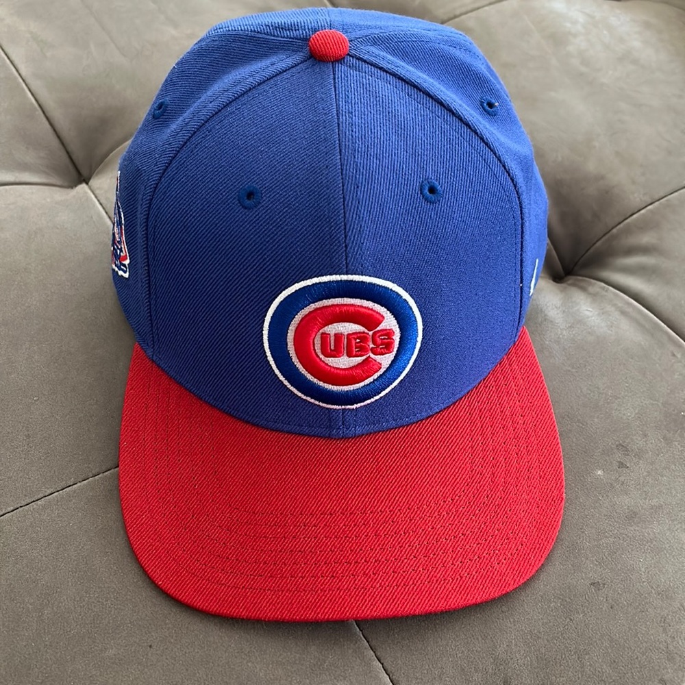 Chicago Cubs 47 Adjust. Flat bill Hat red & blue with logo. Perfect condition